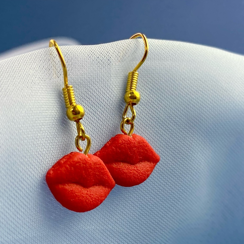 RED LIPS EARRINGS